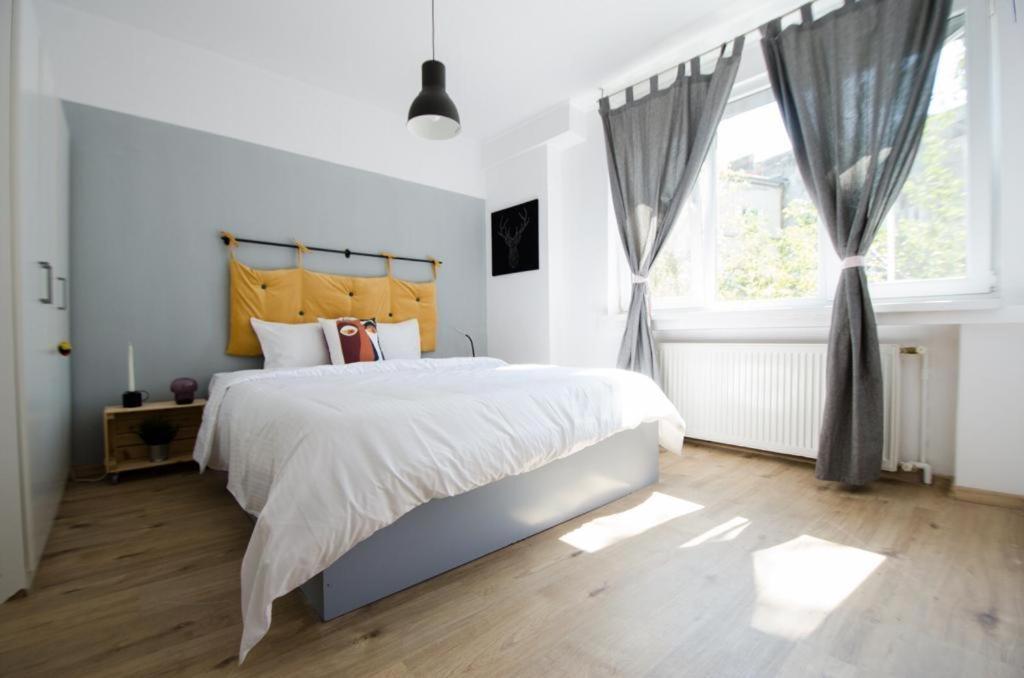Bright Apartment Near Cismigiu And Old Town Bucarest Esterno foto